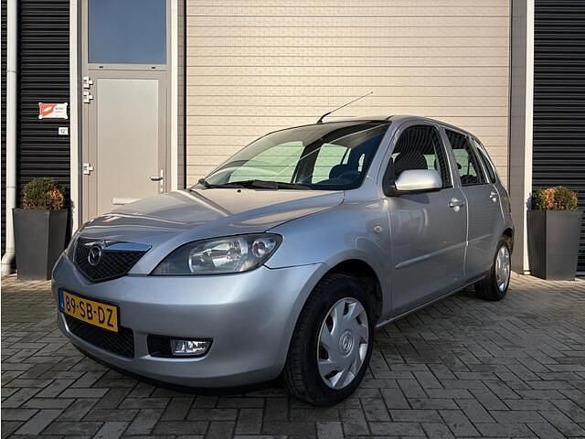 Grijs (metallic) Gebruikt 2005 Mazda 2 Touring MPV | € 3.450 (Duur) - Afbeelding 1/4