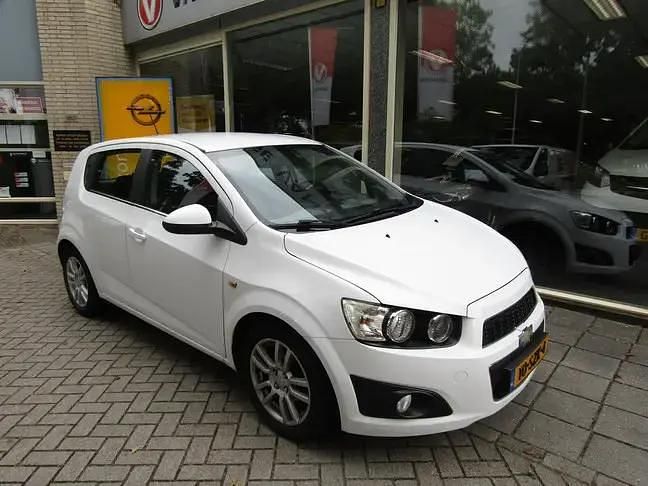 Wit Gebruikt 2012 Chevrolet Aveo LTZ Hatchback | € 5.900 (Duur) - Afbeelding 1/4