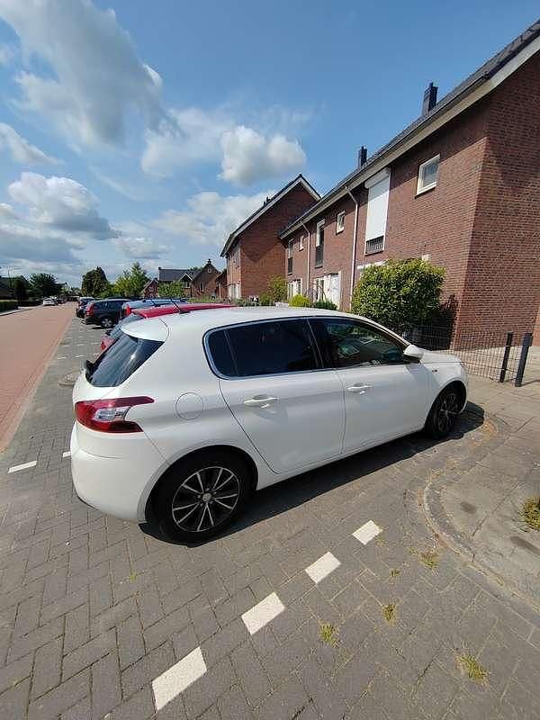 Gebruikt 2015 Peugeot 308 Active Sedan | € 6.500 (Super prijs) - Afbeelding 1/4