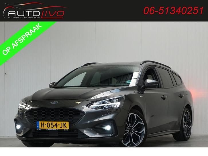 Grijs, metallic lak Gebruikt 2018 Ford Focus Business Edition Stationwagen | € 14.895 (Iets duurder) - Afbeelding 1/4