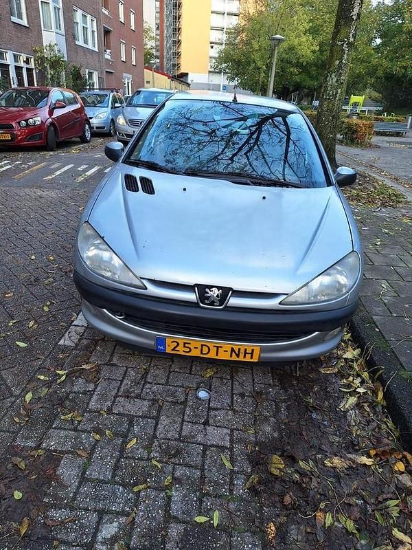 Gebruikt 2000 Peugeot 206 | € 750 (Eerlijke prijs) - Afbeelding 1/4