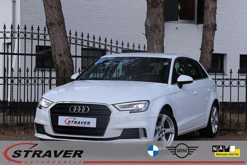 Wit Gebruikt 2017 Audi A3 Sportback Sport Hatchback | € 10.950 (Goede deal) - Afbeelding 1/4