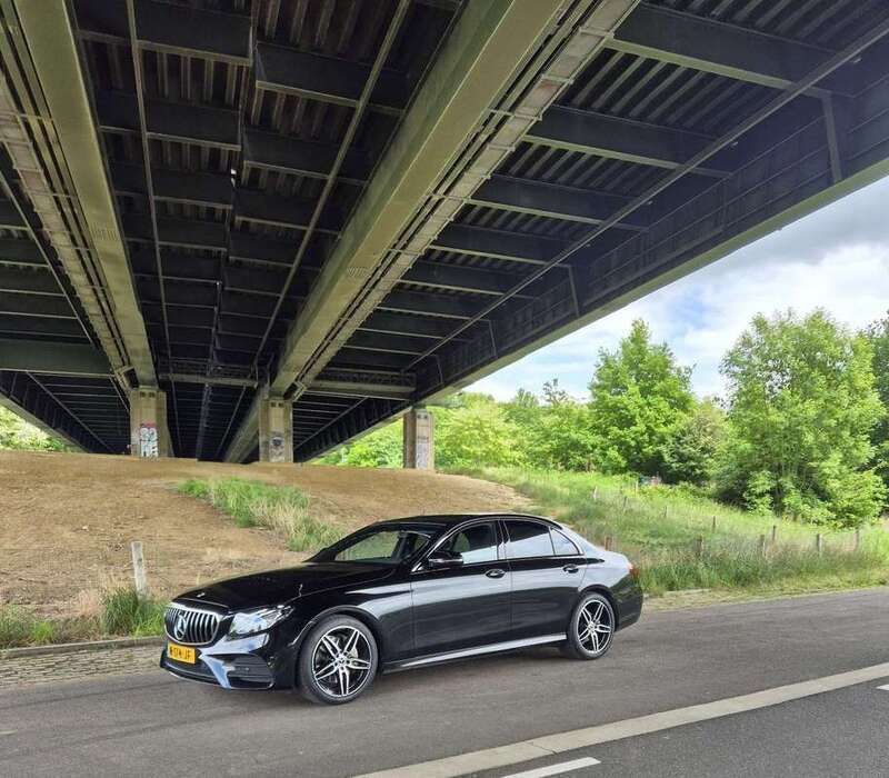 Zwart Gebruikt 2017 Mercedes E200 Business Sedan | € 29.500 (Goede deal) - Afbeelding 1/4