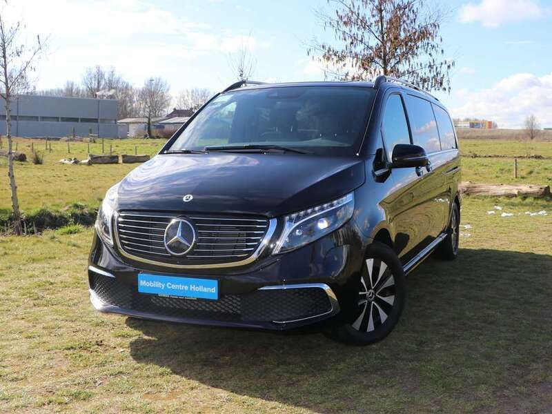 Zwart Gebruikt 2024 Mercedes EQV300 MPV | € 74.995 - Afbeelding 1/4