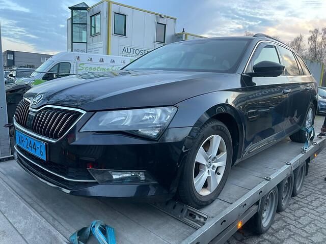 Zwart Occasion 2015 Skoda Superb Style Stationwagen | € 5.850 (Eerlijke prijs) - Afbeelding 1/4