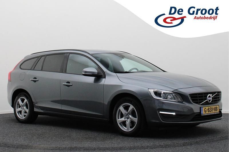 Grijs Gebruikt 2018 Volvo V60 Stationwagen | € 15.950 (Iets duurder) - Afbeelding 1/4