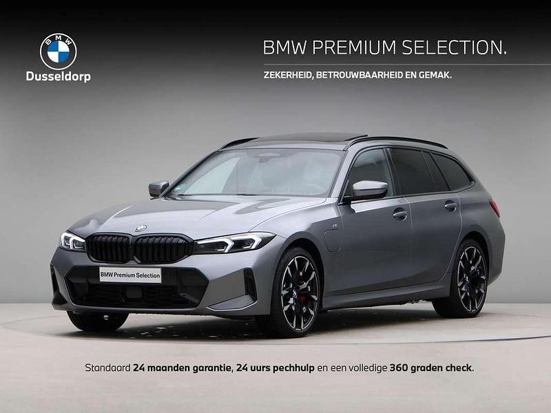 Grijs Gebruikt 2025 BMW 330e M Sport Stationwagen | € 59.950 (Eerlijke prijs) - Afbeelding 1/4