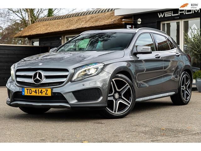 Grijs Gebruikt 2016 Mercedes GLA180 AMG SUV | € 17.911 (Eerlijke prijs) - Afbeelding 1/4