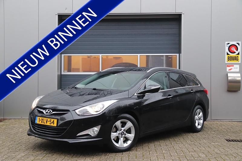 Zwart (metallic) Occasion 2014 Hyundai i40 Edition Stationwagen | € 10.995 (Eerlijke prijs) - Afbeelding 1/4