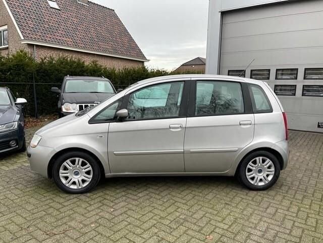 Occasion Fiat Idea Dynamic 95 PK (69 kW) 2004 Grijs MPV