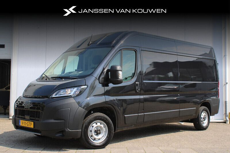 Zwart Nieuw 2024 Fiat Ducato 33 Van | € 30.712 - Afbeelding 1/4
