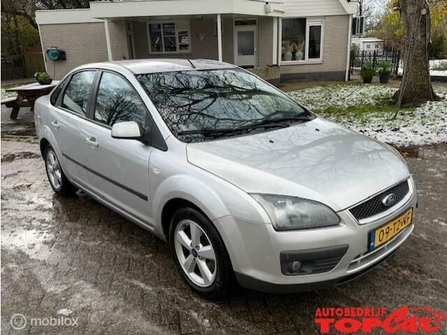 Grijs Gebruikt 2007 Ford Focus Futura Sedan | € 1.950 (Eerlijke prijs) - Afbeelding 1/4