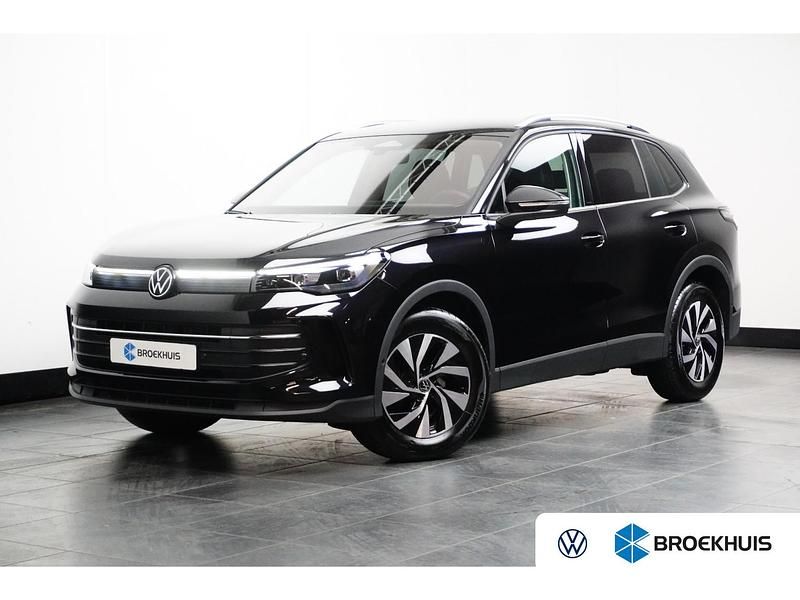 Zwart Occasion 2024 VW Tiguan Edition SUV | € 42.895 (Super prijs) - Afbeelding 1/4