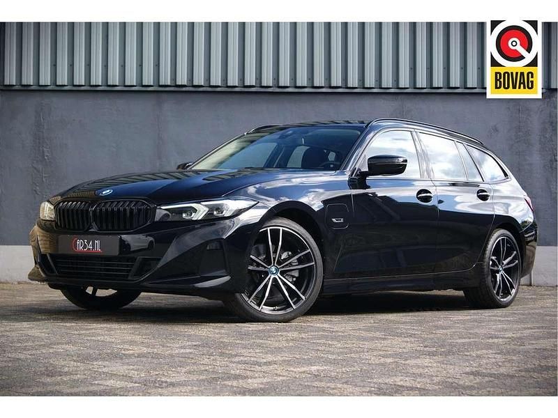 Zwart Gebruikt 2022 BMW 330e Shadowline Stationwagen | € 32.945 (Super prijs) - Afbeelding 1/4