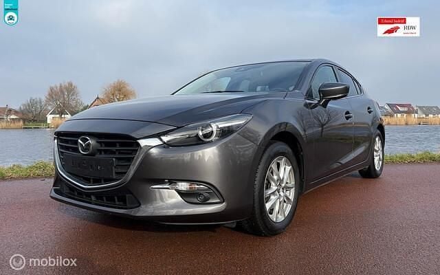 Grijs Occasion 2017 Mazda 3 Hatchback | € 12.495 (Goede deal) - Afbeelding 1/4