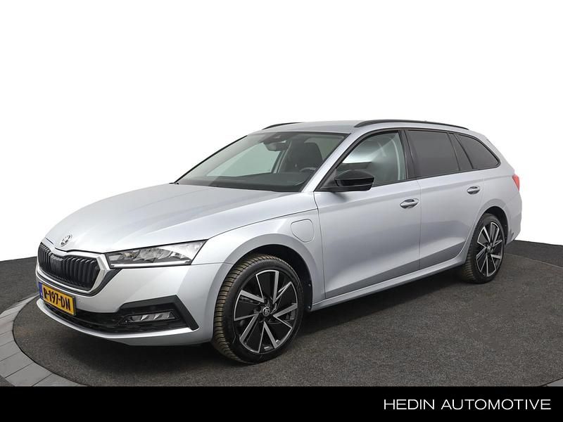 Grijs Gebruikt 2022 Skoda Octavia Business Line Stationwagen | € 23.945 (Goede deal) - Afbeelding 1/4