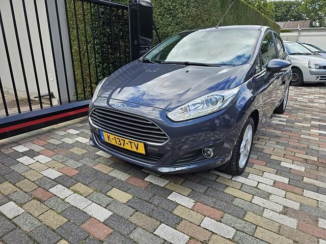 Grijs Gebruikt 2014 Ford Fiesta Style Hatchback | € 5.450 (Eerlijke prijs) - Afbeelding 1/4
