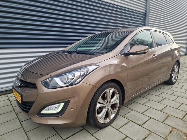 Bruin Occasion 2012 Hyundai i30 Edition Stationwagen | € 4.950 (Super prijs) - Afbeelding 1/4