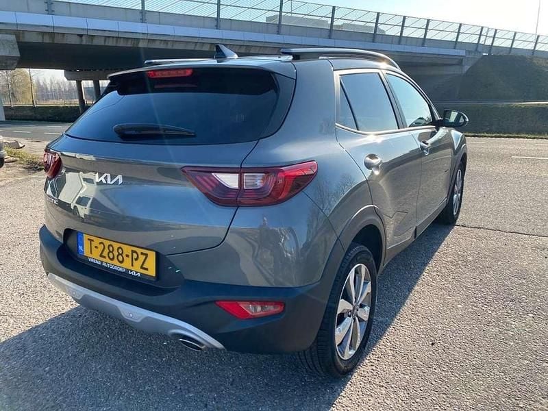 Occasion Kia Stonic 101 PK (74 kW) 2023 Groen (metallic) SUV
