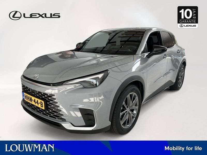 Grijs Gebruikt 2025 Lexus LBX Business Edition SUV | € 41.950 (Duur) - Afbeelding 1/4
