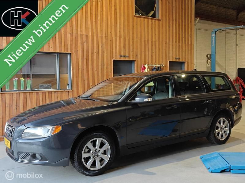Grijs (metallic) Occasion 2010 Volvo V70 Stationwagen | € 7.750 (Duur) - Afbeelding 1/4