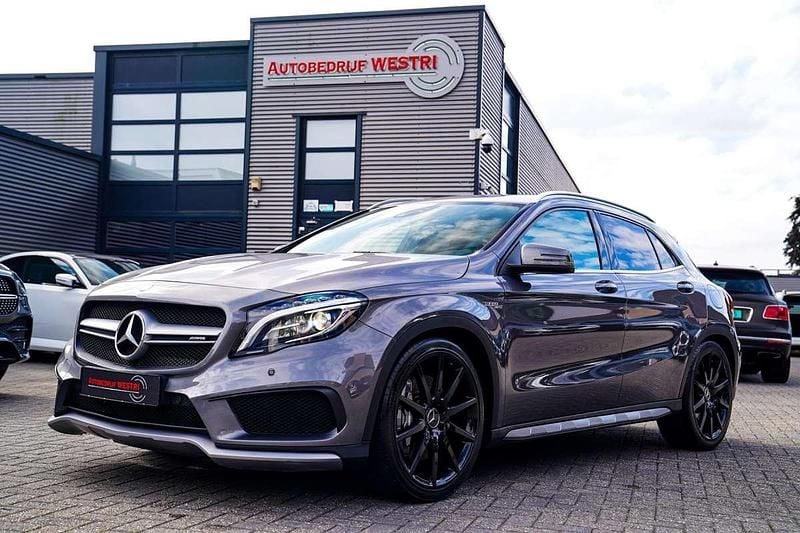 Grijs (metallic) Occasion 2015 Mercedes GLA45 AMG AMG SUV | € 24.475 (Goede deal) - Afbeelding 1/4