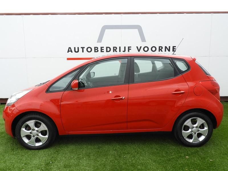 Rood Gebruikt 2010 Kia Venga Hatchback | € 4.950 - Afbeelding 1/4