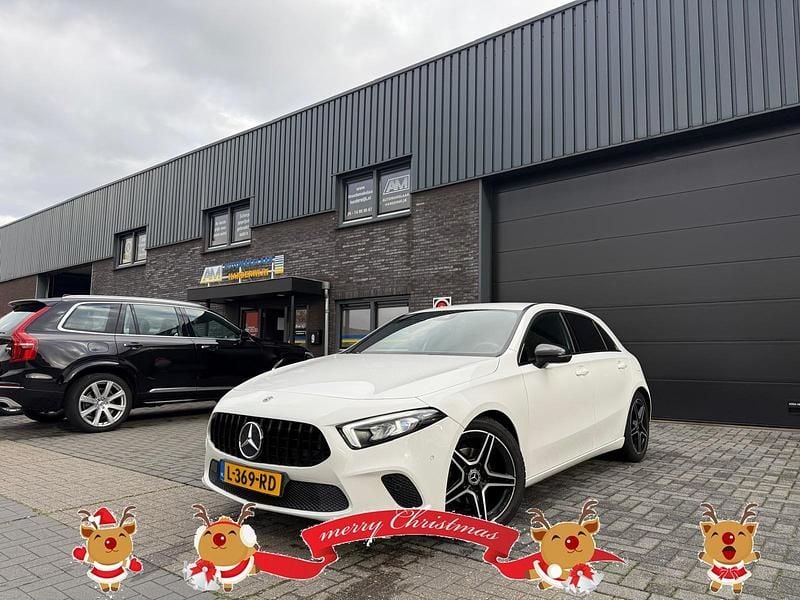Wit Gebruikt 2019 Mercedes A180 Premium Plus Hatchback | € 19.999 (Super prijs) - Afbeelding 1/4