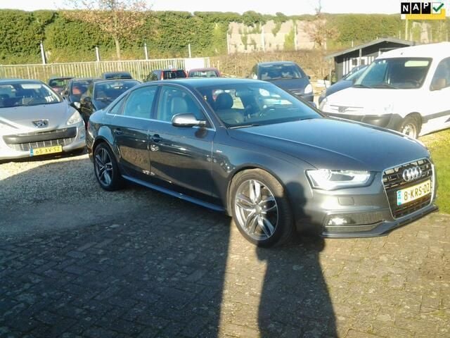 Grijs Gebruikt 2013 Audi A4 S-Line Sedan | € 13.989 - Afbeelding 1/4