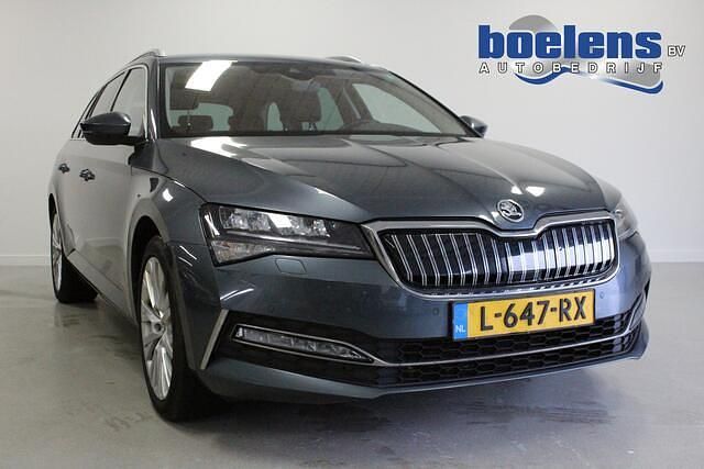 Grijs Occasion 2021 Skoda Superb Business Line Stationwagen | € 16.894 (Goede deal) - Afbeelding 1/4