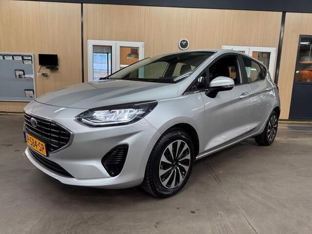 Grijs Gebruikt 2022 Ford Fiesta Titanium Hatchback | € 16.950 (Eerlijke prijs) - Afbeelding 1/4
