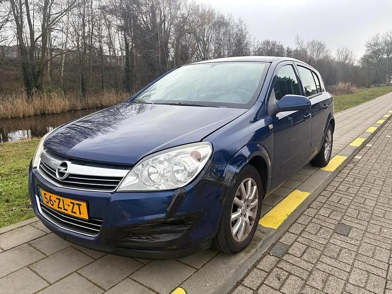 Blauw Occasion 2008 Opel Astra Hatchback | € 1.699 (Goede deal) - Afbeelding 1/4
