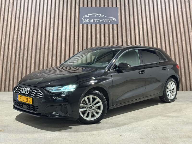 Zwart Gebruikt 2020 Audi A3 Business Hatchback | € 24.400 (Goede deal) - Afbeelding 1/4