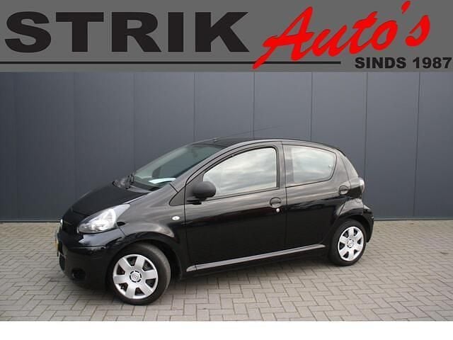 Zwart Gebruikt 2011 Toyota Aygo Cool Hatchback | € 2.583 (Eerlijke prijs) - Afbeelding 1/4