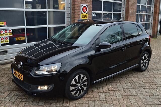 Zwart Gebruikt 2015 VW Polo Edition Hatchback | € 7.200 (Eerlijke prijs) - Afbeelding 1/4