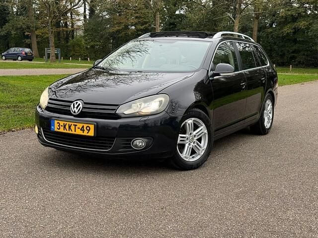 Zwart (metallic) Gebruikt 2010 VW Golf Highline Stationwagen | € 4.450 (Goede deal) - Afbeelding 1/4