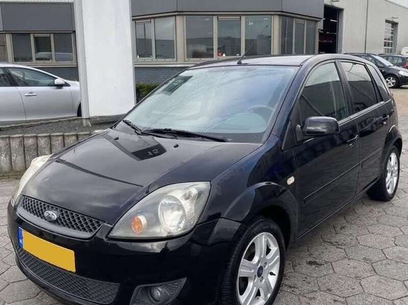 Zwart Gebruikt 2008 Ford Fiesta Ghia Hatchback | € 2.750 (Iets duurder) - Afbeelding 1/4