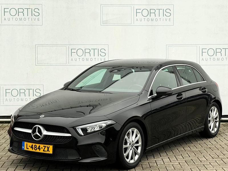 Zwart Gebruikt 2019 Mercedes A200 Hatchback | € 21.900 (Eerlijke prijs) - Afbeelding 1/4