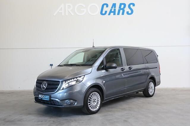 Grijs Gebruikt 2023 Mercedes Vito MPV | € 39.850 - Afbeelding 1/4