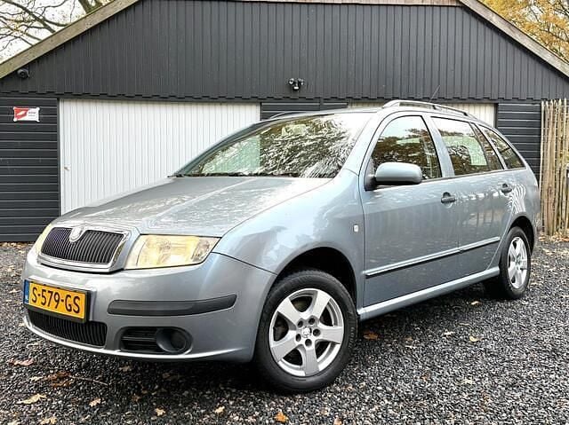 Grijs Gebruikt 2005 Skoda Fabia Ambiente Stationwagen | € 1.450 (Goede deal) - Afbeelding 1/4