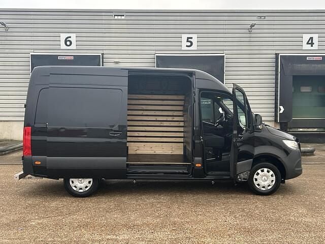 Occasion Mercedes Sprinter 150 PK (110 kW) 2024 Zwart (metallic) Van