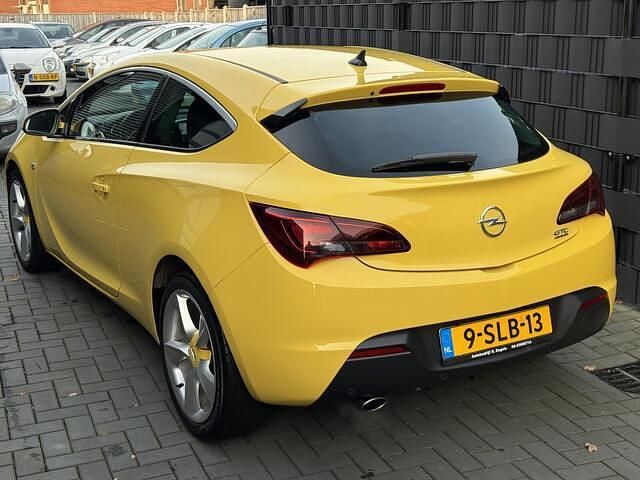 Occasion Opel Astra GTC Sport 170 PK (125 kW) 2013 Geel Hatchback