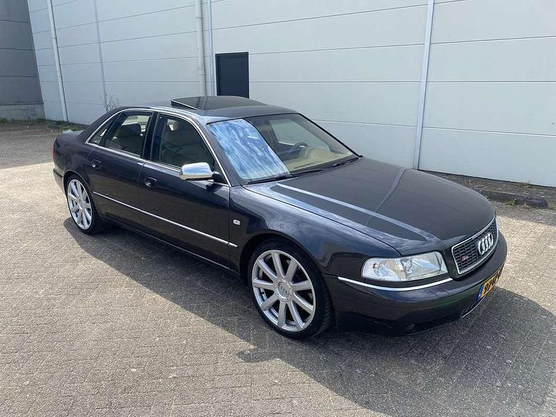 Grijs Gebruikt 2001 Audi S8 Sedan | € 14.000 - Afbeelding 1/4