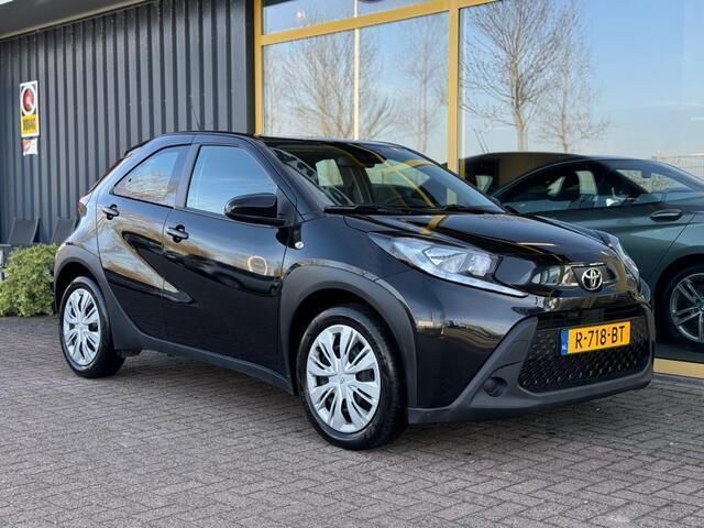 Hatchback Gebruikt 2022 Toyota Aygo Play Hatchback | € 15.450 (Eerlijke prijs) - Afbeelding 1/4