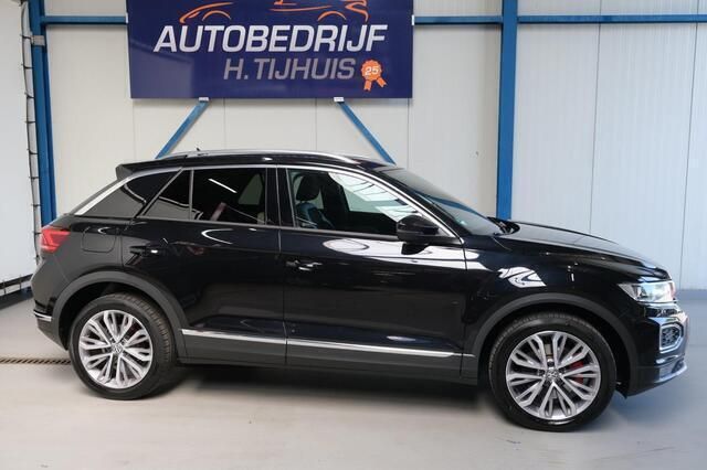 Zwart Gebruikt 2018 VW T-Roc Sport SUV | € 18.900 (Eerlijke prijs) - Afbeelding 1/4