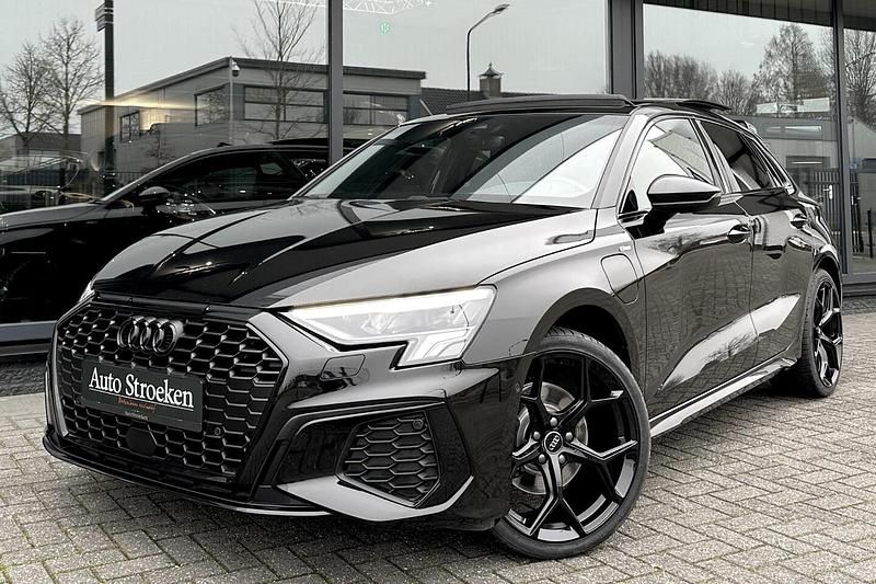 Zwart Occasion 2021 Audi A3 Sportback e-tron S-Line Hatchback | € 29.949 (Eerlijke prijs) - Afbeelding 1/4