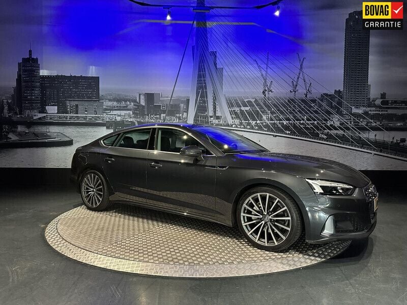 Grijs, metallic lak Gebruikt 2021 Audi A5 Sportback Proline Hatchback | € 34.295 (Super prijs) - Afbeelding 1/4
