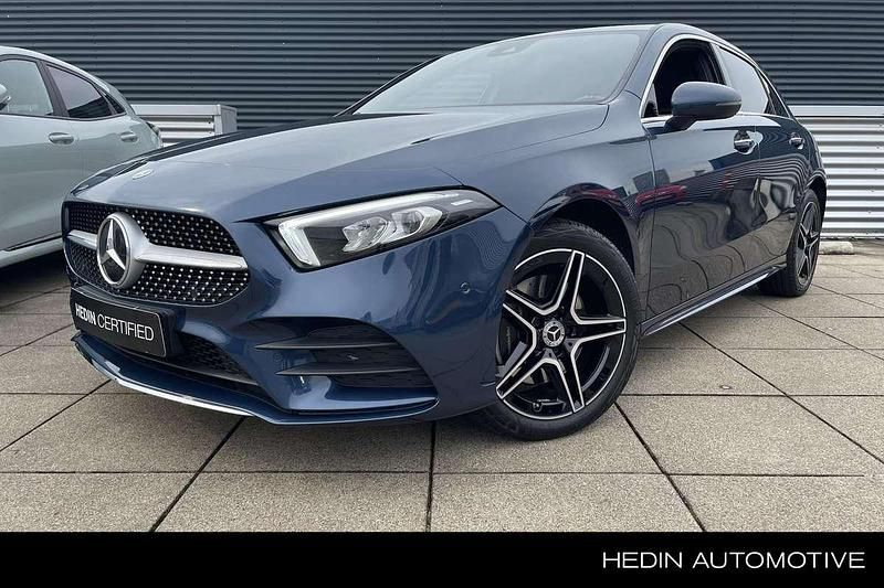 Blauw Gebruikt 2022 Mercedes A250 AMG line Hatchback | € 31.995 (Eerlijke prijs) - Afbeelding 1/3