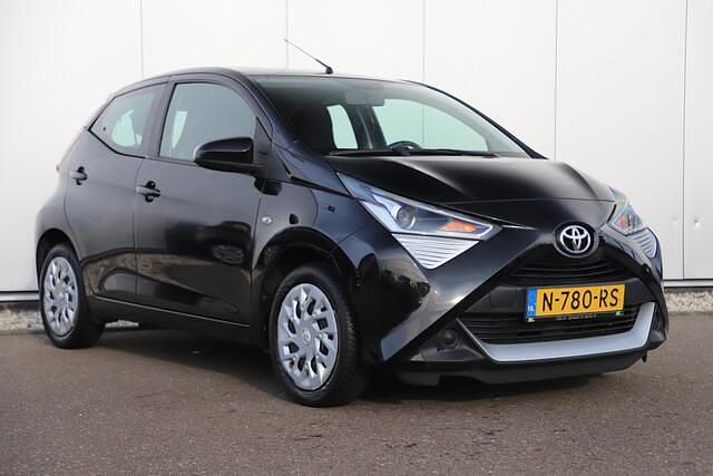 Occasion Toyota Aygo X-play 72 PK (52 kW) 2021 Zwart Hatchback