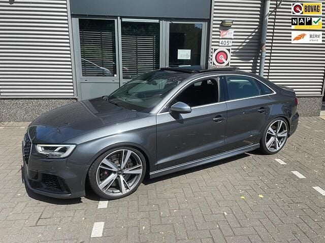 Grijs Gebruikt 2017 Audi RS3 Comfort Hatchback | € 39.950 (Eerlijke prijs) - Afbeelding 1/4